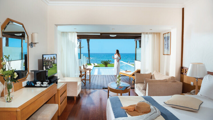 Junior Suite with Private Pool 